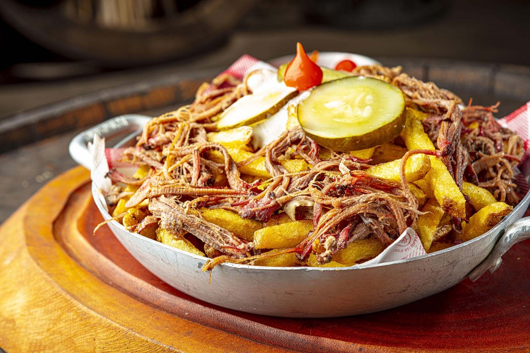 Batata frita com cupim defumado